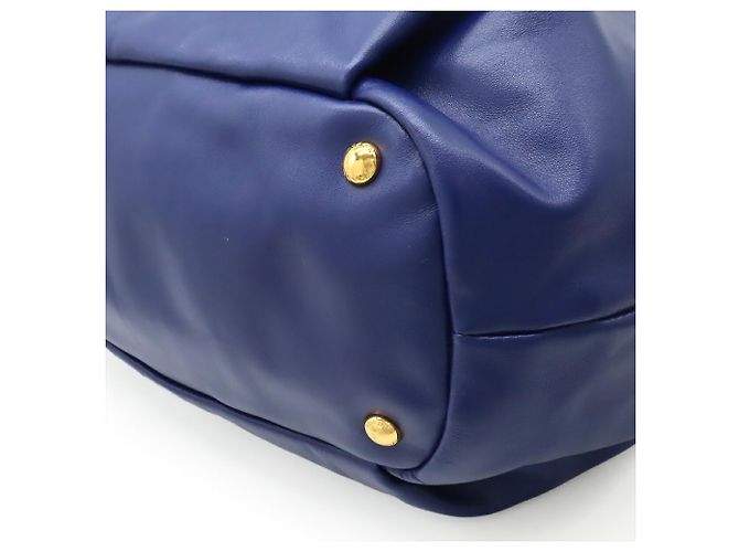 Borsa tote/a tracolla in pelle blu Prada - vista 4