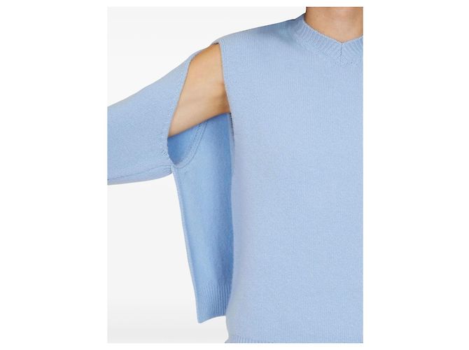 Salvatore Ferragamo hellblauer Cashmere-Pullover mit V-Ausschnitt und Cut-Out-Details - Ansicht 10
