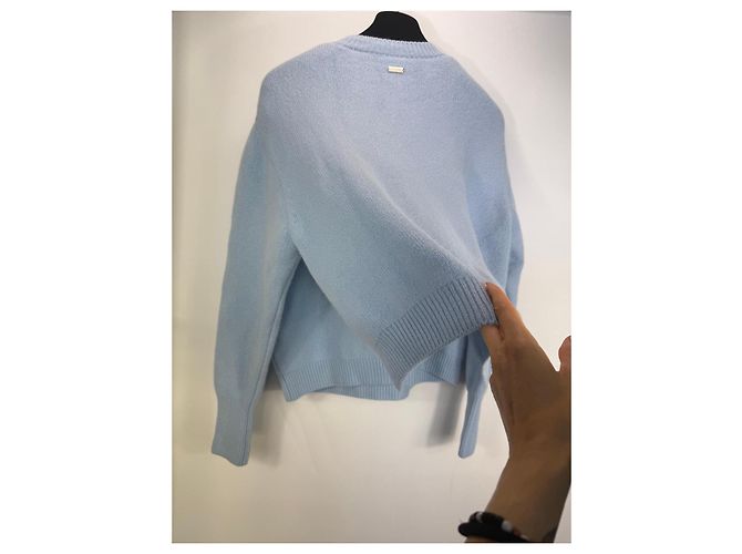 Salvatore Ferragamo hellblauer Cashmere-Pullover mit V-Ausschnitt und Cut-Out-Details - Ansicht 7