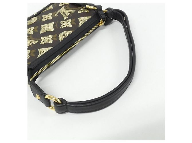 Louis Vuitton Monogram Eclipse Mini Pochette Accessoires Dorado - vista 5