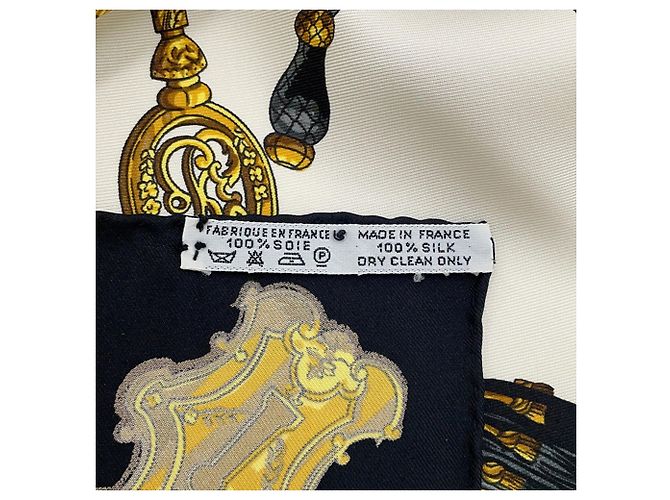 Sciarpa in seta Hermès Carré 90 - Motivo LES CLES Nero Bianco D'oro - vista 12