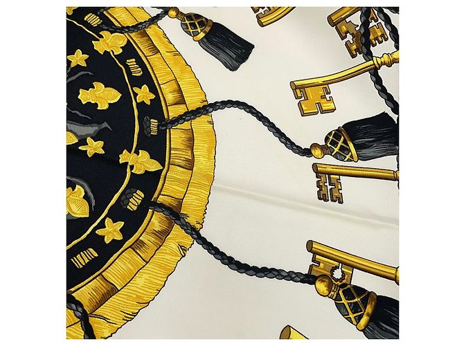 Sciarpa in seta Hermès Carré 90 - Motivo LES CLES Nero Bianco D'oro - vista 4