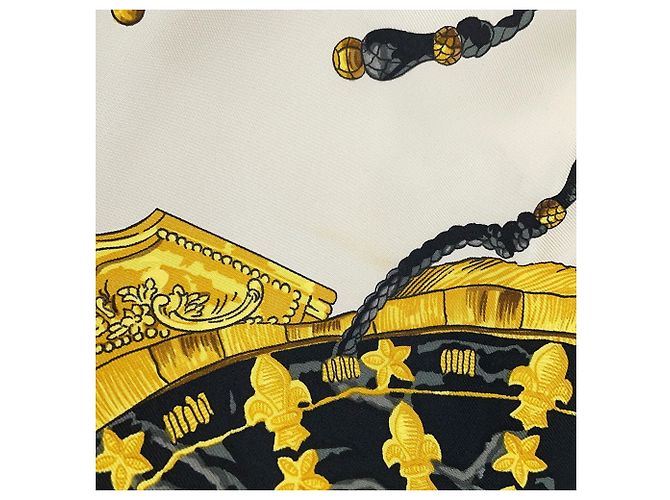 Sciarpa in seta Hermès Carré 90 - Motivo LES CLES Nero Bianco D'oro - vista 7