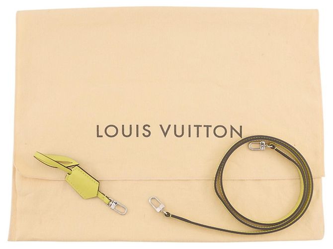 Borsa Louis Vuitton Epi Marly BB - vista 16