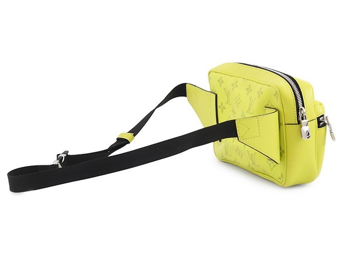 Borsa a tracolla Louis Vuitton Taiga Lama Giallo - vista 2