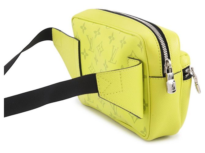 Borsa a tracolla Louis Vuitton Taiga Lama Giallo - vista 3