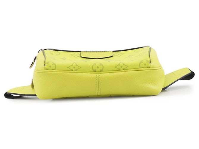 Borsa a tracolla Louis Vuitton Taiga Lama Giallo - vista 4