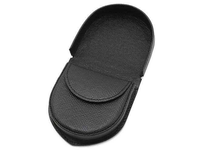 Monedero Louis Vuitton Taiga en Ardoise Gris - vista 5