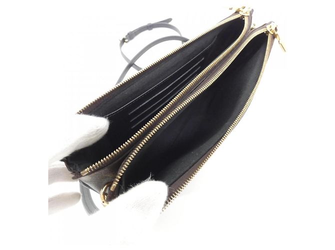 Borsa a tracolla Pochette Double Zip Monogram Giant Louis Vuitton Marrone - vista 9