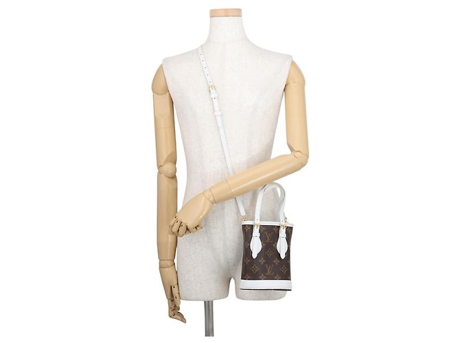 Borsa Louis Vuitton Monogram Nano Bucket Marrone Bianco - vista 5