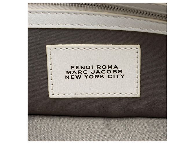 Fendi x Marc Jacobs Leather The Baguette Shoulder Bag Bianco - vista 8