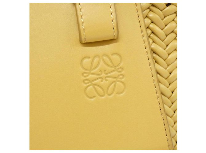 Borsa a tracolla compatta in pelle di vitello Loewe Hammock Marrone Beige - vista 4