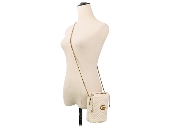Mini borsa a secchiello con catena in pelle Gucci GG Marmont Crudo - vista 12