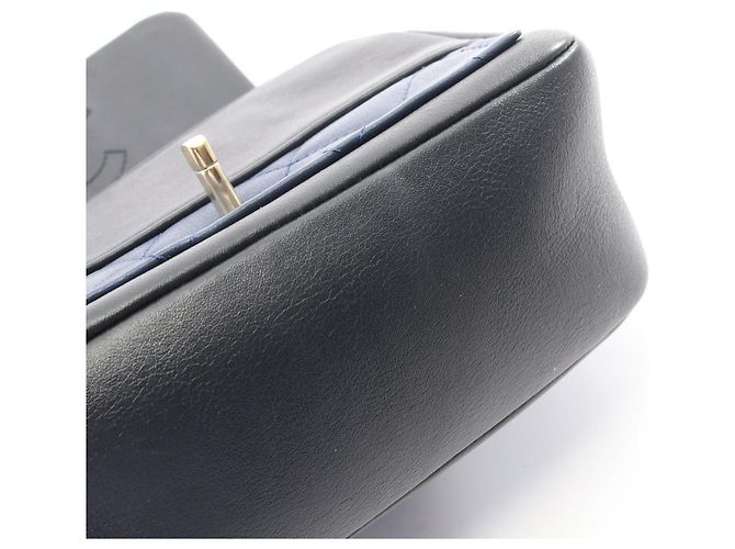 Borsa a Spalla Chanel Mini Matelassé Blu Blu navy - vista 9