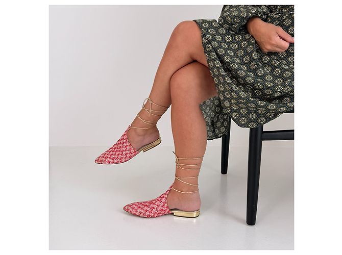 Timeless Mules in tweed rosa Chanel Resort 2015 Runway con lacci Rosso D'oro - vista 2
