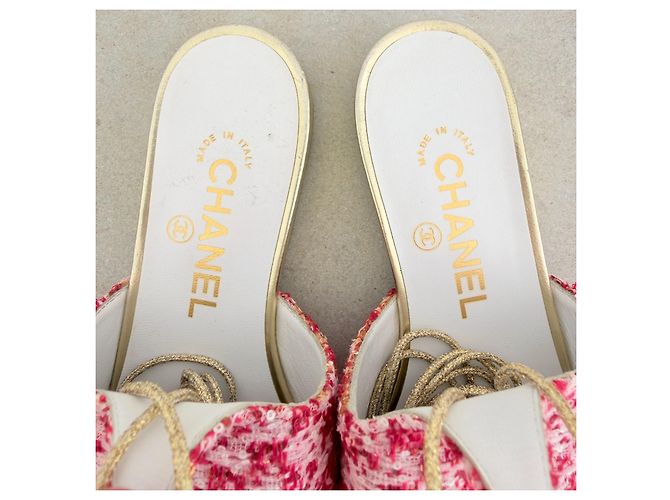 Timeless Mules in tweed rosa Chanel Resort 2015 Runway con lacci Rosso D'oro - vista 5