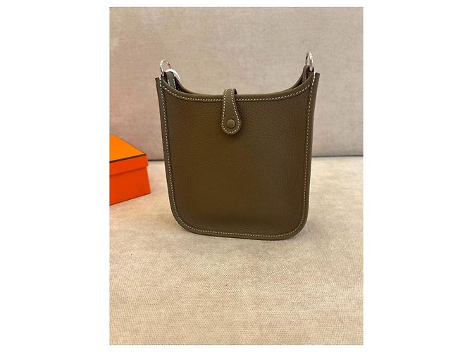 Borsa a tracolla Hermès Aline Mini in pelle granulata Marrone - vista 2