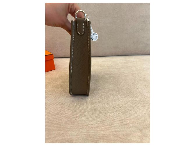 Borsa a tracolla Hermès Aline Mini in pelle granulata Marrone - vista 5