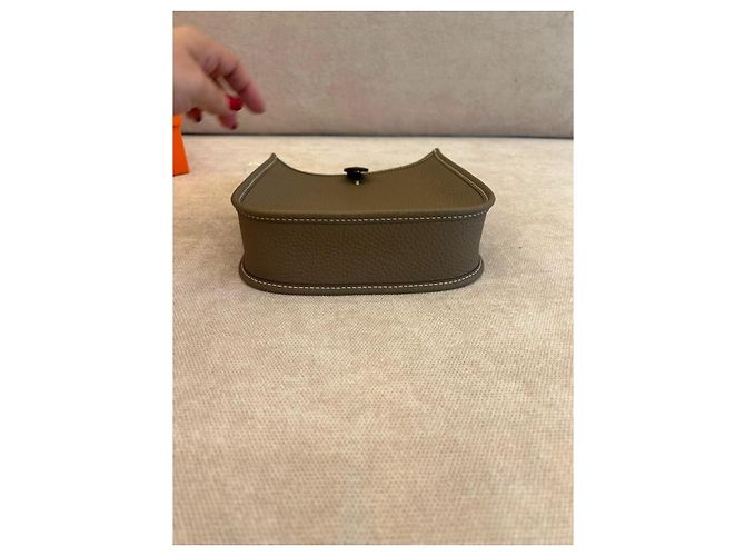 Borsa a tracolla Hermès Aline Mini in pelle granulata Marrone - vista 6