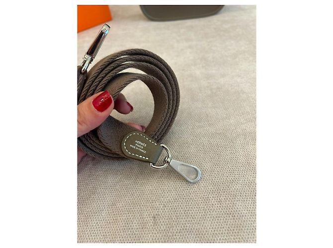 Borsa a tracolla Hermès Aline Mini in pelle granulata Marrone - vista 8