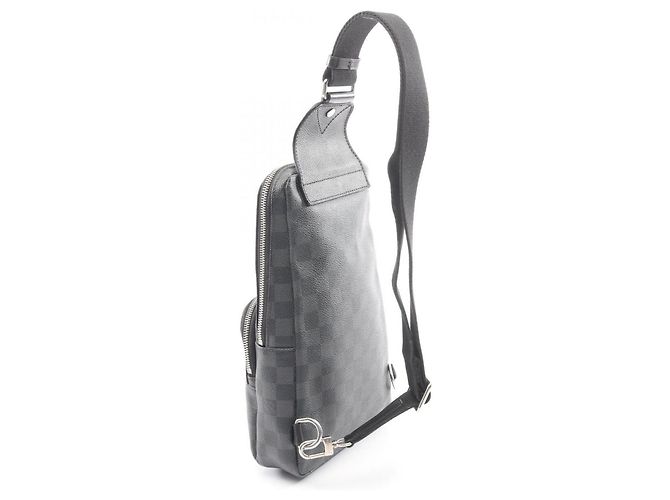 Borsa a tracolla Louis Vuitton Avenue in Damier Graphite Nero - vista 2