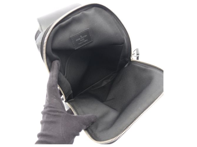 Borsa a tracolla Louis Vuitton Avenue in Damier Graphite Nero - vista 3