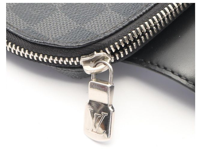 Borsa a tracolla Louis Vuitton Avenue in Damier Graphite Nero - vista 8
