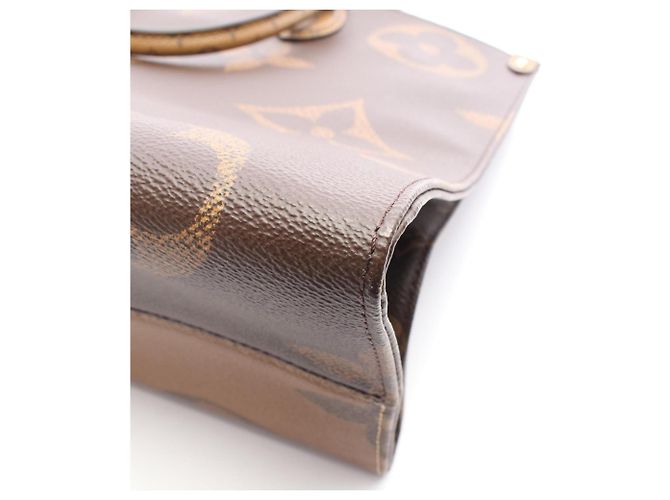 Borsa Tote Louis Vuitton OnTheGo GM Monogram Giant Reverse Marrone Beige - vista 6