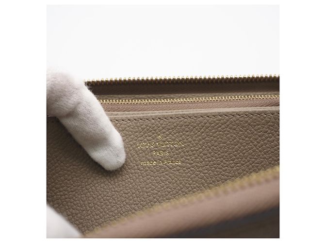 Louis Vuitton Monogram Empreinte Bicolor Zippy Wallet Beige - vista 14