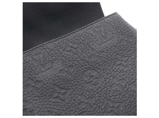 Borsa a tracolla Louis Vuitton Nano Steamer Monogram Taurillon Noir Nero - vista 8
