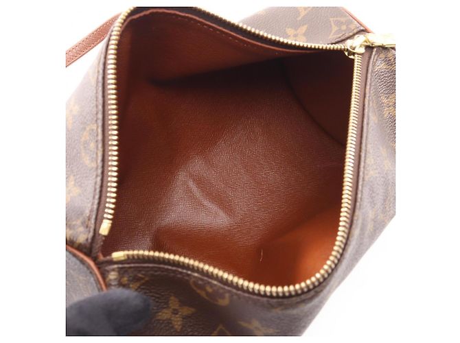 Borsa Louis Vuitton Papillon 26 Marrone Monogramma - vista 3