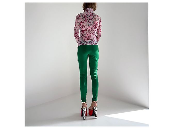Calças de jogging em jersey verde com acabamento em pérolas Gucci Spring 2017 Runway - vista 10