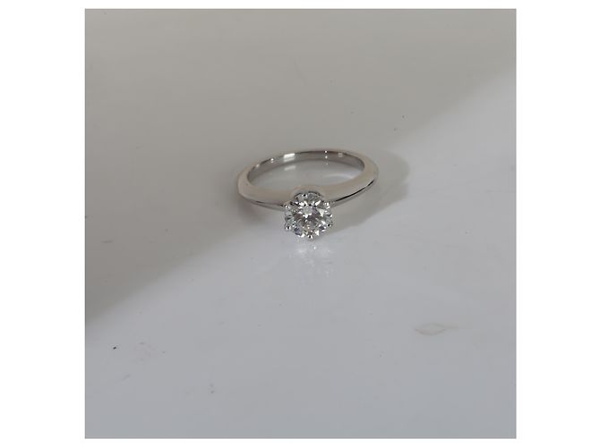 Anello da fidanzamento Tiffany & Co. con diamante taglio brillante rotondo da 0,82 ct - vista 5