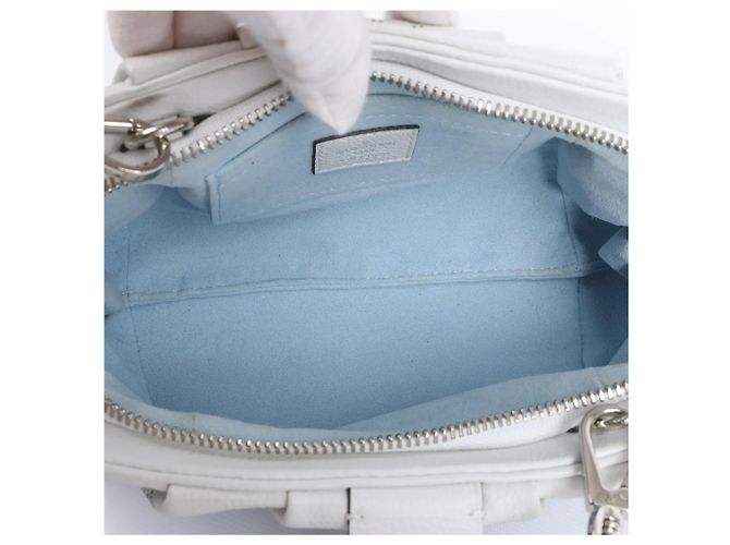 Borsa a tracolla Louis Vuitton Scala Mini Mahina in pelle bianca x blu M80497 - vista 9
