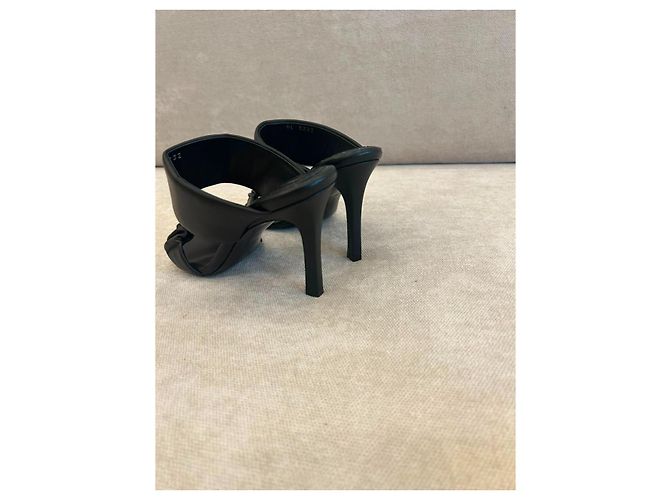 Sandali Louis Vuitton in pelle imbottita nera Nero - vista 3