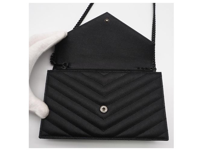Sac à bandoulière en cuir de veau noir Yves Saint Laurent - vue 11
