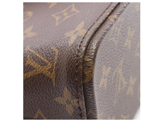 Louis Vuitton Luco Tote Bag Brown Monogram - view 8