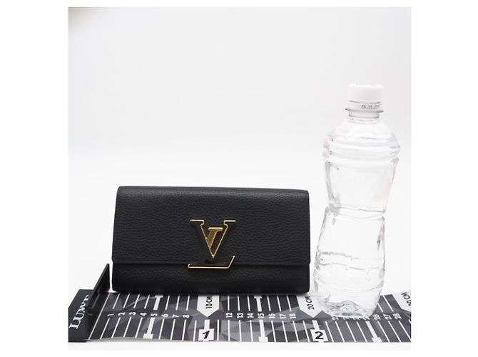 Capucines Louis Vuitton Taurillon Long Wallet aus schwarzem Leder - Ansicht 3
