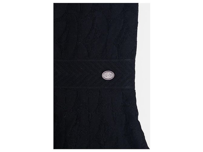 Vestido mini línea A de encaje Little Black de Chanel by Karl Lagerfeld SS17 - vista 3