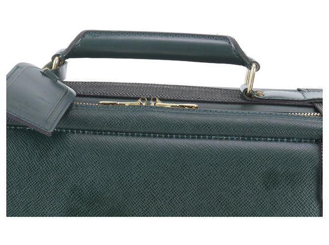 Borsa Louis Vuitton Taiga Satellite 53 Epicea - vista 2