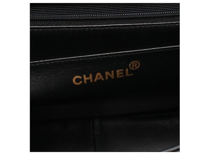 Borsa a tracolla Chanel 30 Large Matelassé in agnello nero - vista 4