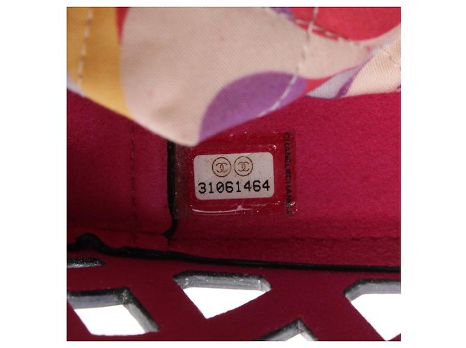 Bolsa de ombro Chanel em pele de cordeiro preta perfurada Preto - vista 5