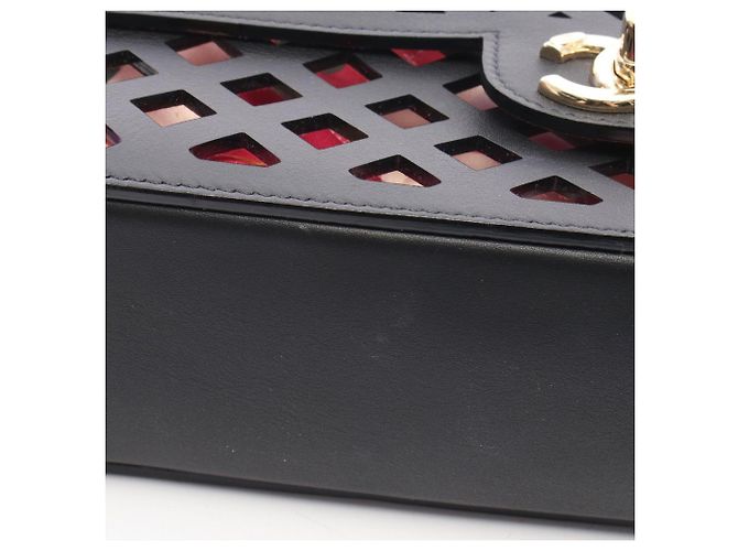 Bolsa de ombro Chanel em pele de cordeiro preta perfurada Preto - vista 8
