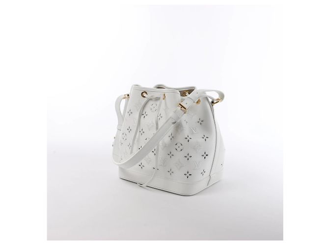 Borsa a tracolla Louis Vuitton Petit Noe NM Monogram Cutout Bianco M20740 Beige - vista 2