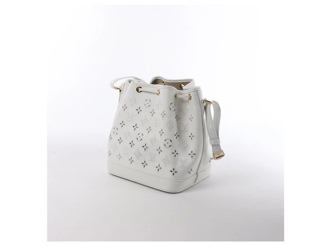 Borsa a tracolla Louis Vuitton Petit Noe NM Monogram Cutout Bianco M20740 Beige - vista 4