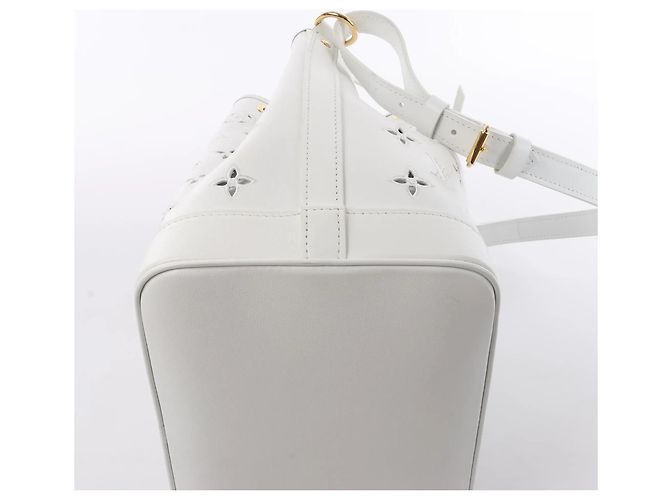 Borsa a tracolla Louis Vuitton Petit Noe NM Monogram Cutout Bianco M20740 Beige - vista 8