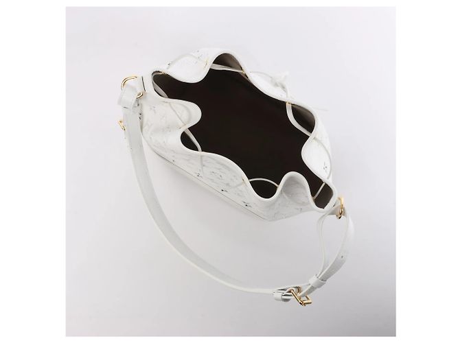 Borsa a tracolla Louis Vuitton Petit Noe NM Monogram Cutout Bianco M20740 Beige - vista 9
