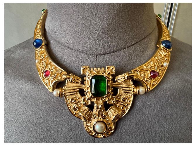 Collana Christian Dior Ornata con Pietre e Perle Rosso Blu D'oro Verde - vista 2