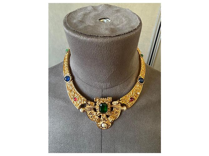 Collana Christian Dior Ornata con Pietre e Perle Rosso Blu D'oro Verde - vista 3