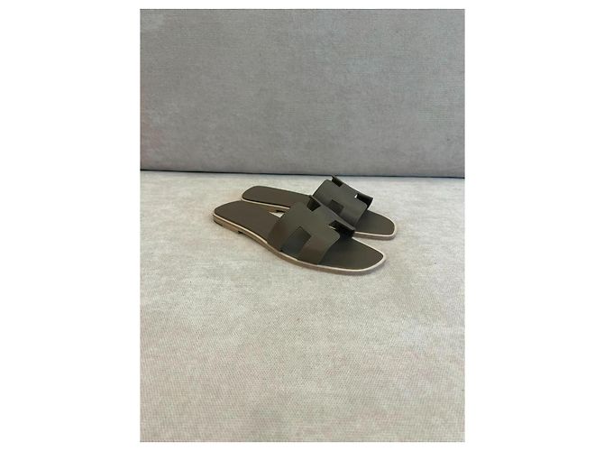 Hermès Sandali Oran in pelle Étoupe Marrone - vista 3